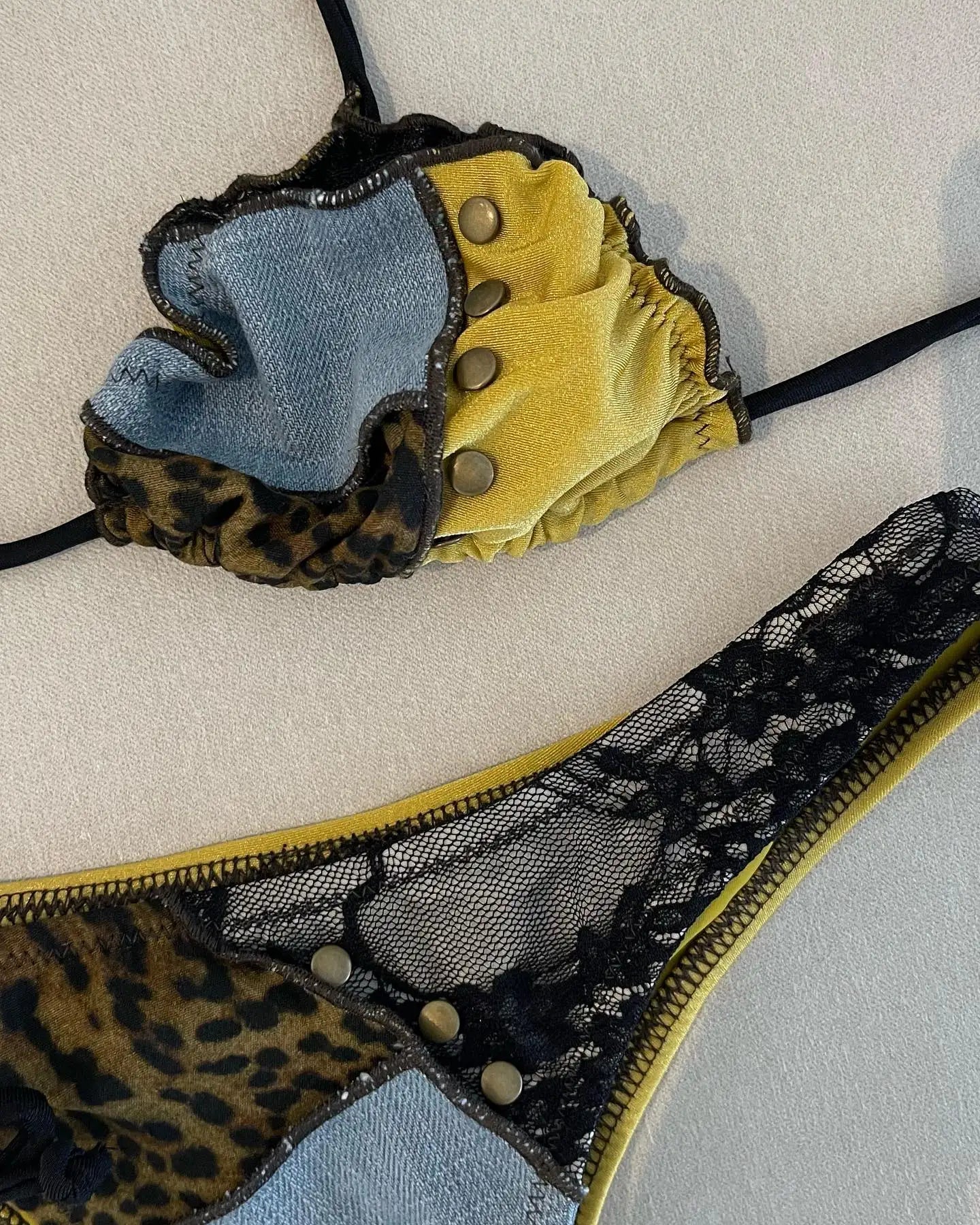 Lira Bikini