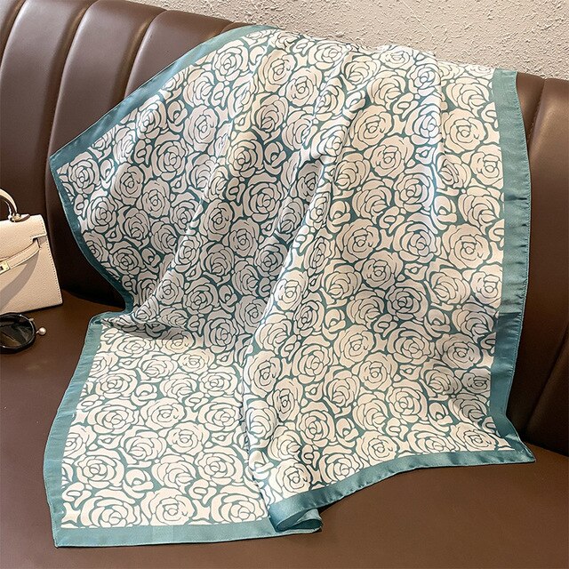 Dione Scarf